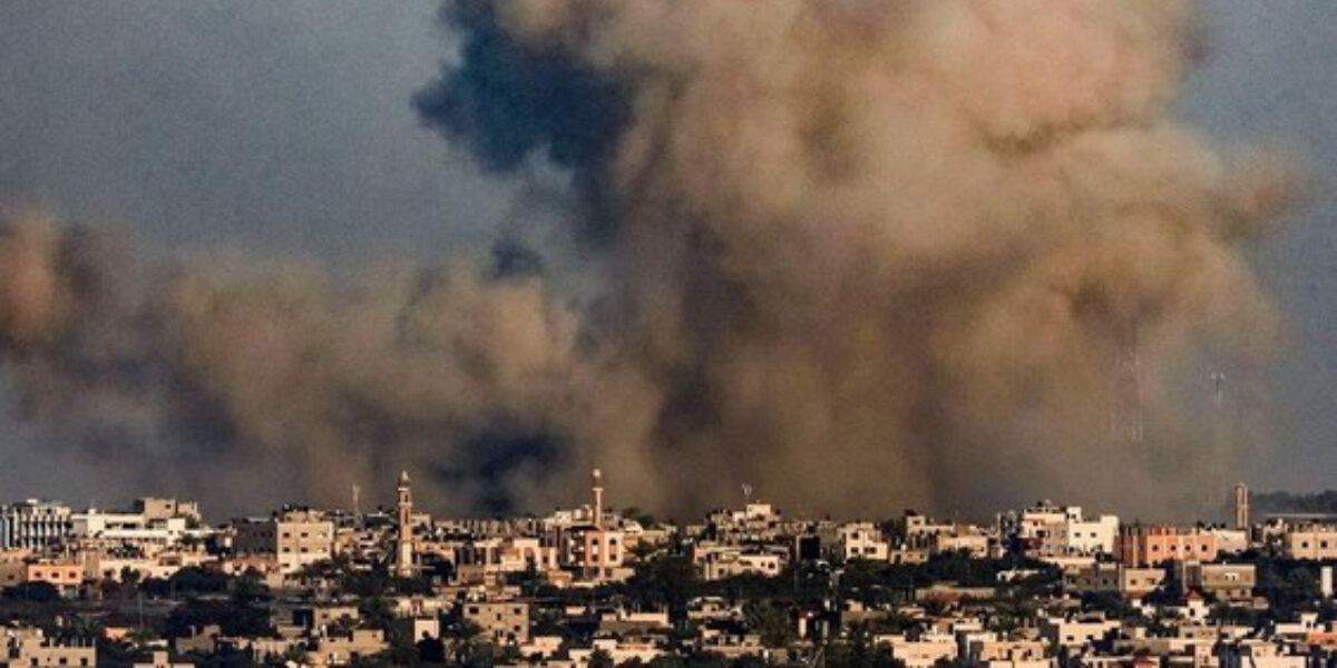 Israeli forces bombard central Gaza in apparent move toward expanding ground offensive