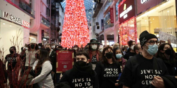 Pro-Palestinian protest hits busy Eaton Centre, as demonstrators’ strategy evolves