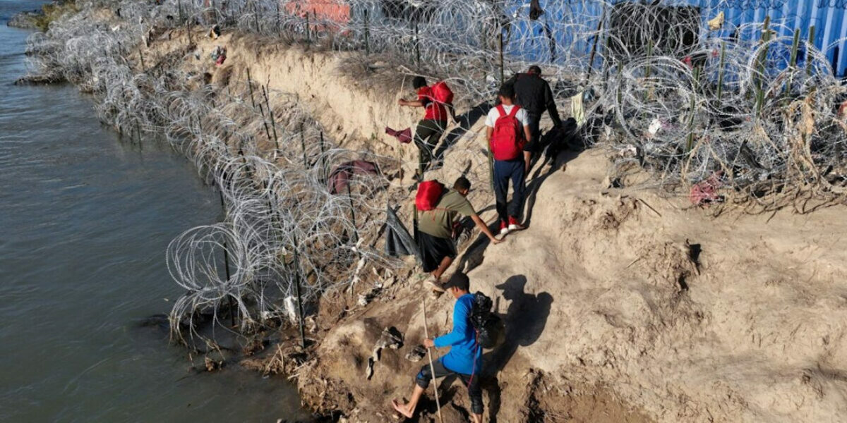 Supreme Court Extends Stay Preventing Texas From Enforcing Immigration Law