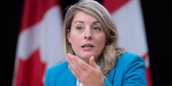 Video shows confrontation with Melanie Joly over Palestinian refugees