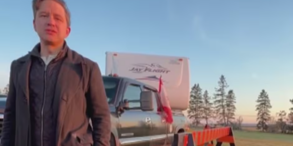 Poilievre visits convoy camp, claims Trudeau is lying about ‘everything’