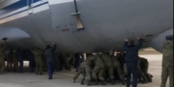 Russian soldiers pushing Il-76 aircraft. The source of the footage says this is the “process of starting Il-76 engines.”