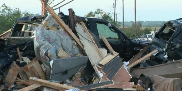 Thousands of Americans without power due to severe weather