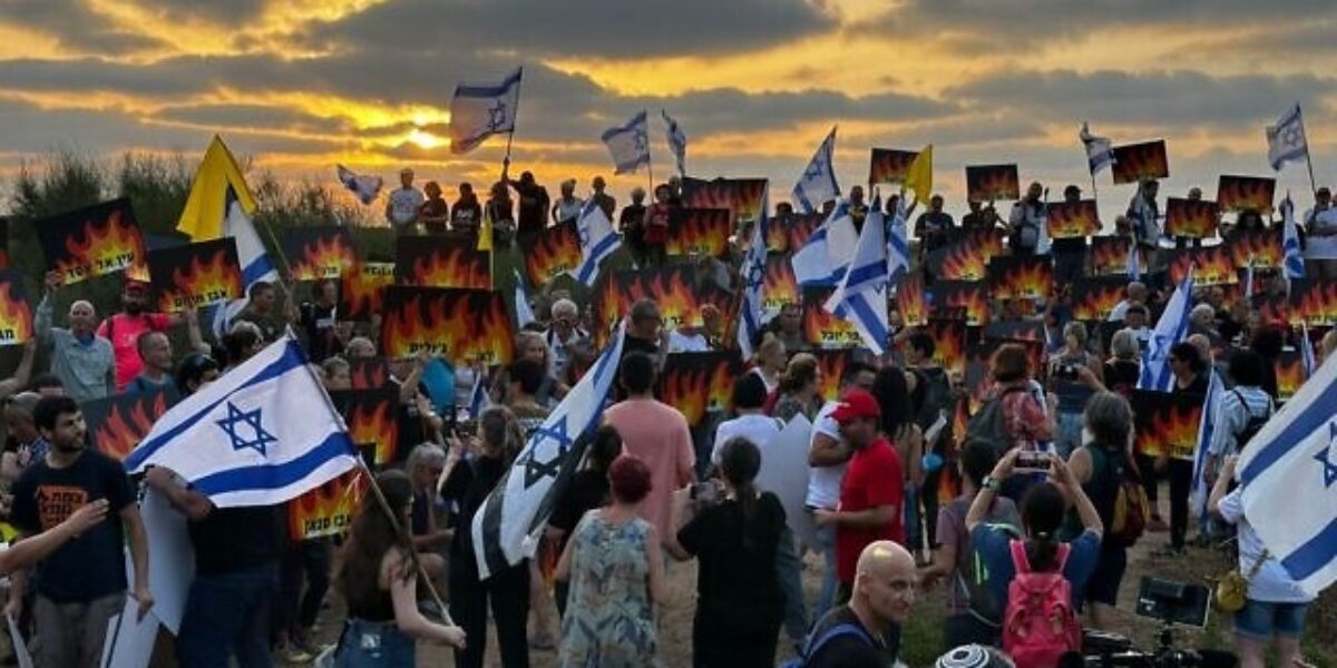 Thousands rally against government outside Netanyahu’s Caesarea home