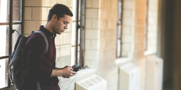 Saskatchewan to restrict students’ cellphone usage in classrooms