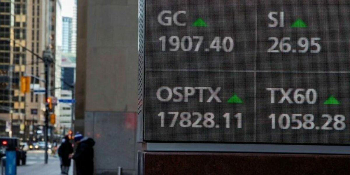 TSX hits record high as Fed chief signs off on rate cuts