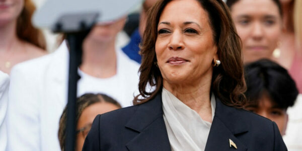 Over 400 economists and ex-officials endorse Kamala Harris