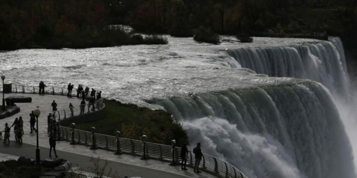 Mother intentionally went over Niagara Falls with 2 children, police say