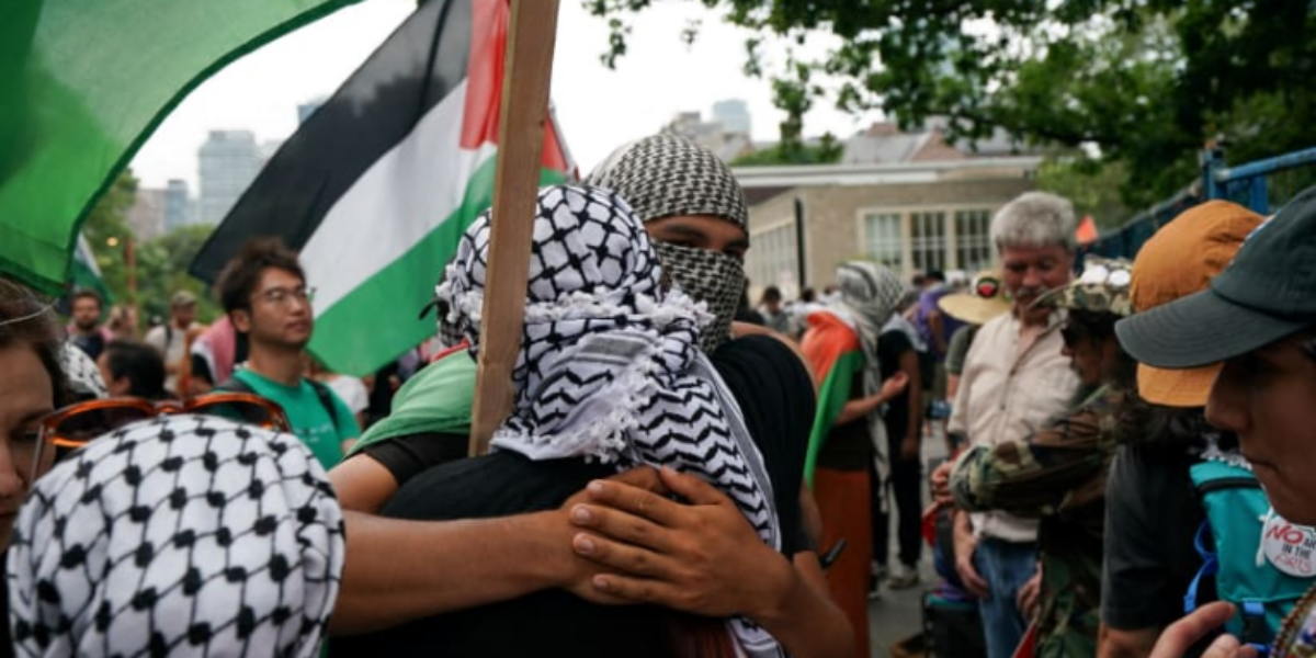 ‘A direct threat’: Lion’s Den terror flag waved near pro-Hamas rally in Toronto