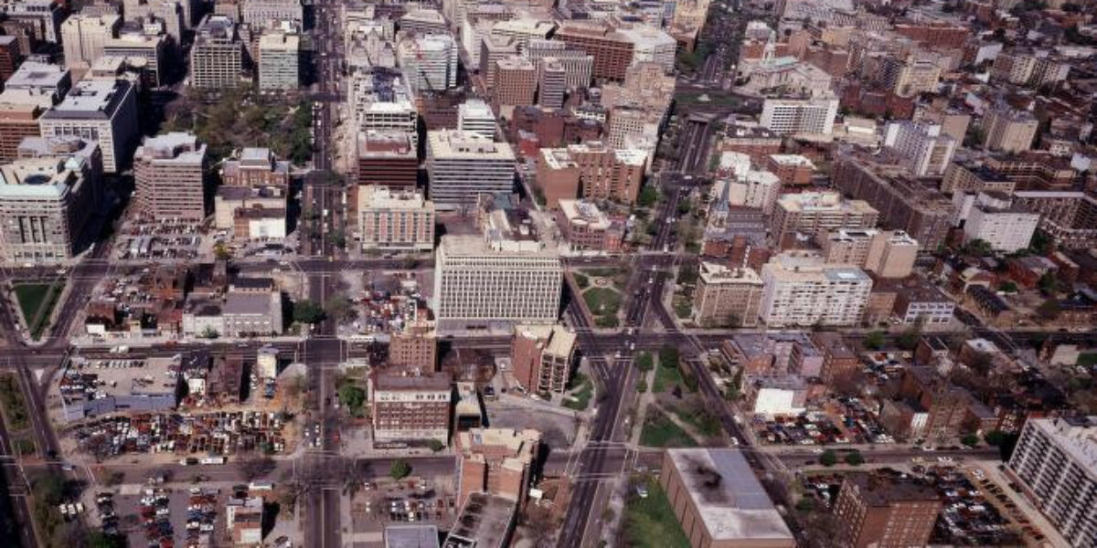 Real estate market crash fears in Washington DC as netizens claim 1,000s selling homes, leaving city