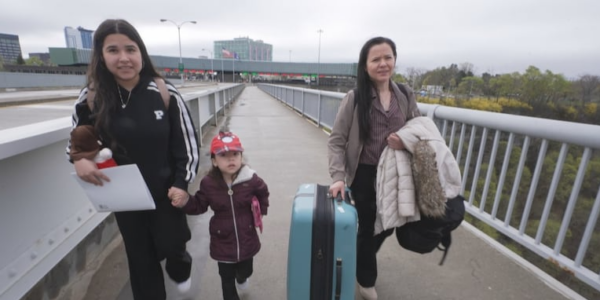 Turned away, then jailed, family makes third attempt to enter Canada