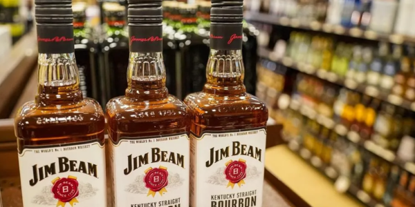 Saskatchewan to join Alberta in buying American booze, months after tariff war pause