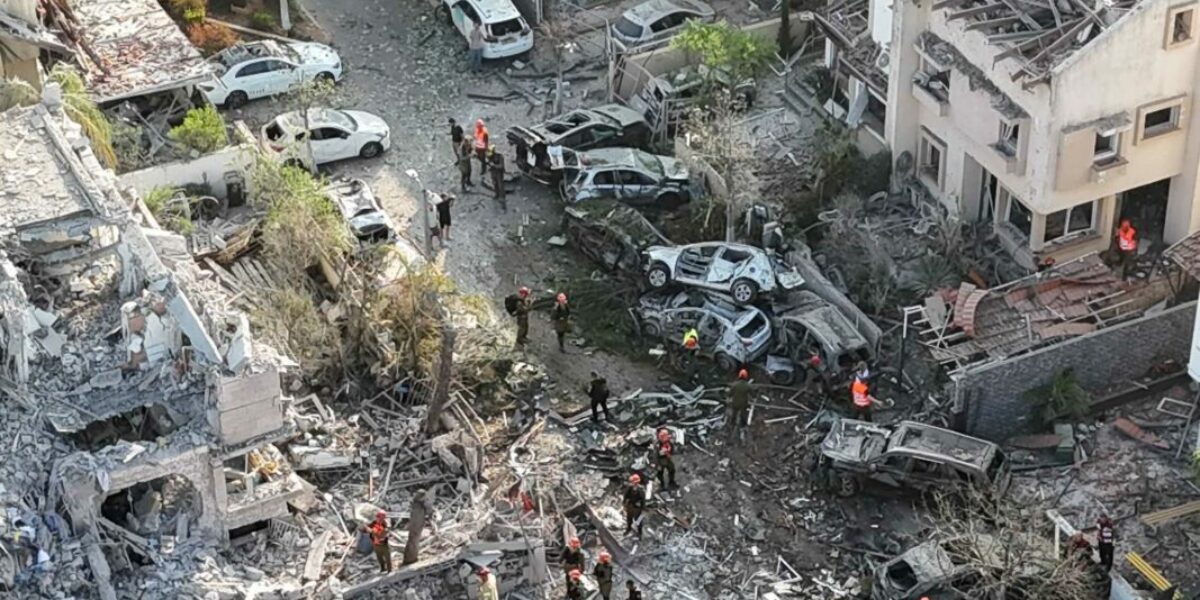 Israelis describe fear and chaos as Iranian missiles slam into central Israel homes