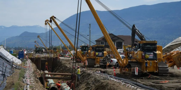 Canada awaits private sector move on Pacific crude pipeline, minister says