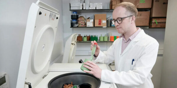 Common Bacteria Can Turn Plastic Bottles into the Painkiller Acetaminophen/Paracetamol