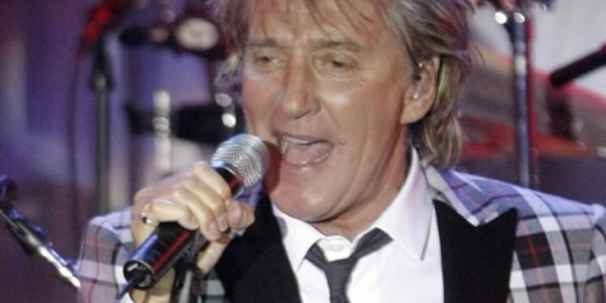 Rod Stewart shares his thoughts on ’51st state’ threat with Toronto crowd