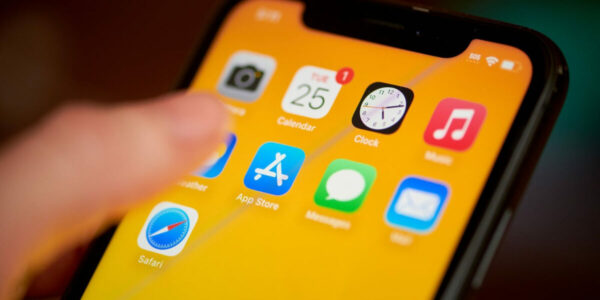 Woman dies on bus near Brazilian restaurant with 26 iPhones glued to her body