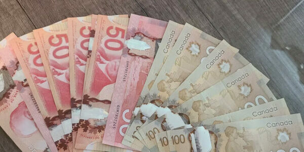 This woman found $1,000 left behind at an ATM in London, Ont. What would you do?