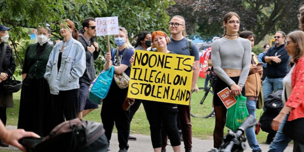 Far-left protesters attack pro-Canada demonstrators in Toronto