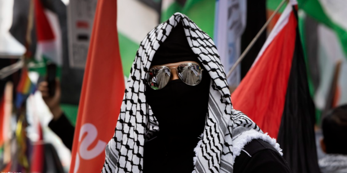 WARMINGTON: Anti-Israel crowd silent on public executions by Hamas