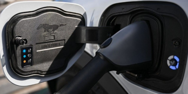 Feds will unveil proposed changes to EV sales mandate this winter: Officials