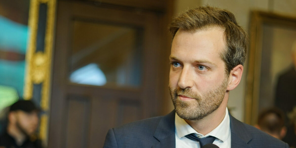 Ottawa to let Canada Post hike stamp prices without cabinet approval