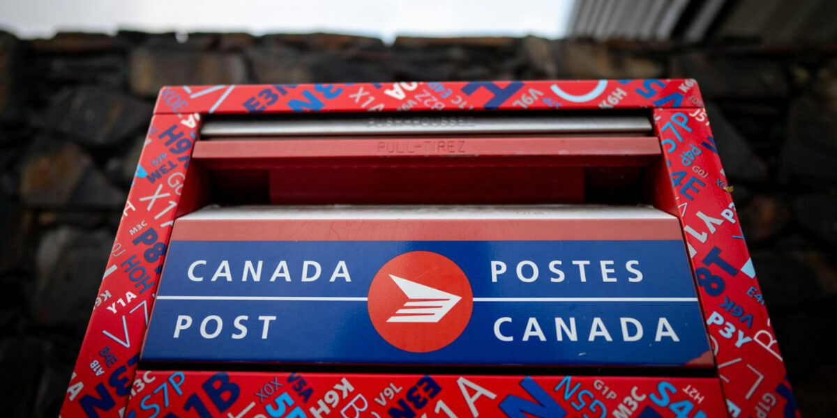 Canada Post ‘effectively insolvent,’ CFO says as losses top $1B in 2025