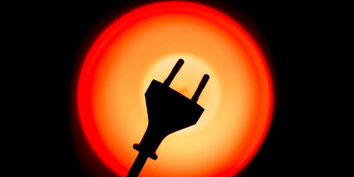 Ontario to refurbish 4 reactors at Pickering Nuclear Generating Station