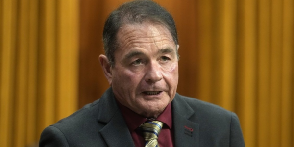 Liberals ‘pulling out all the stops’ to lure MPs, B.C. Conservative says