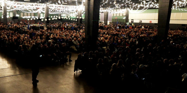 Thousands of Albertans flood to independence petition signing in Calgary