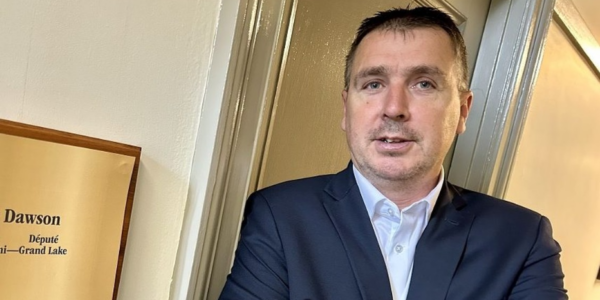 Conservative MP Mike Dawson praised for rejecting pay raise