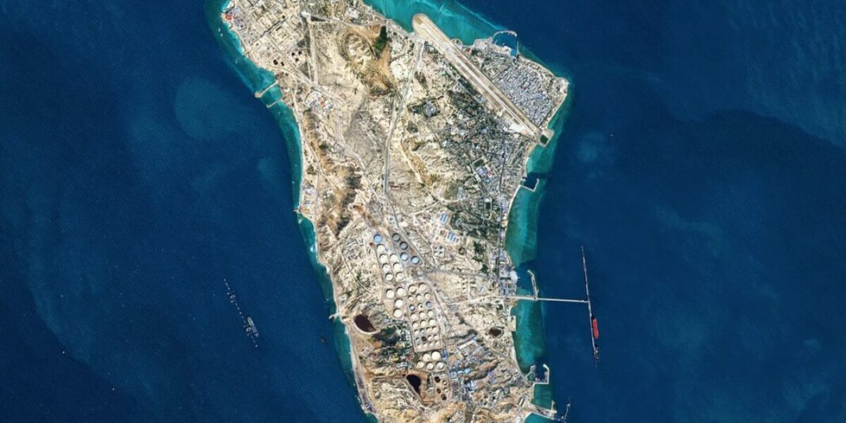 Trump mulls risky Kharg Island takeover to force Iran to open strait