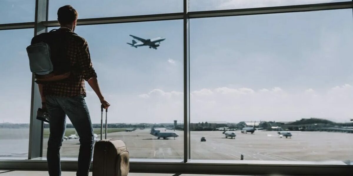 Canada’s Population Falls as Temporary Resident Numbers Decline