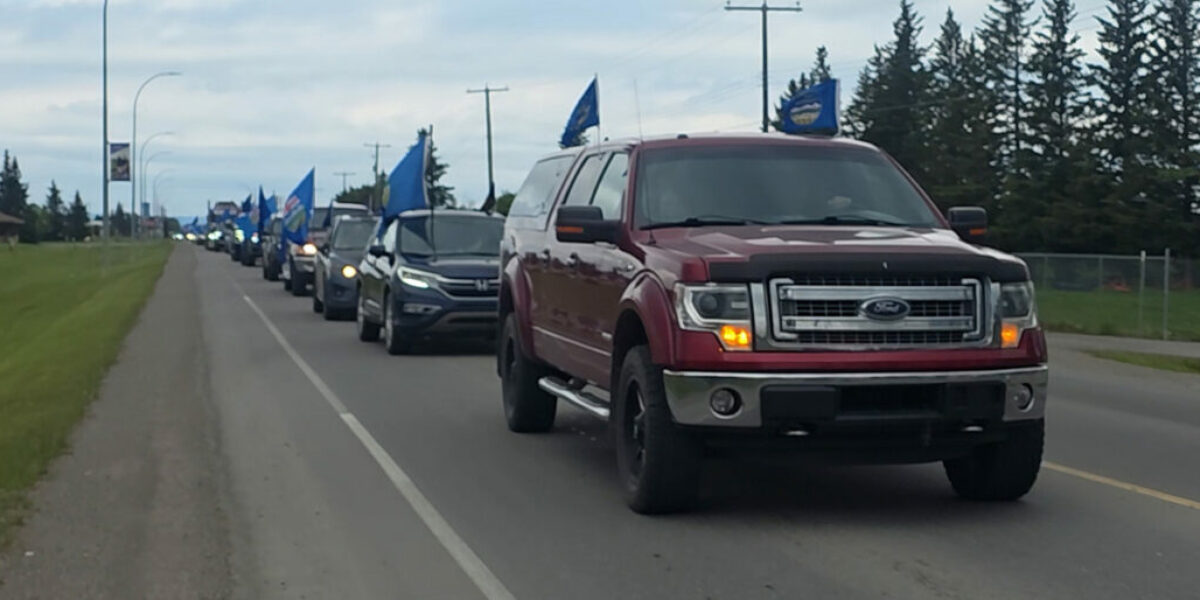 ‘They tried to cancel the parade’: Hundreds of Albertans roll into Sundre after rodeo parade shutdown