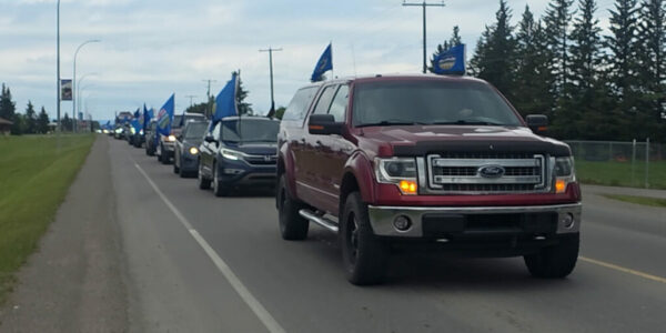 ‘They tried to cancel the parade’: Hundreds of Albertans roll into Sundre after rodeo parade shutdown
