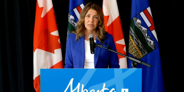 Danielle Smith warns cutting off Alberta oil to U.S. would be ‘disastrous’